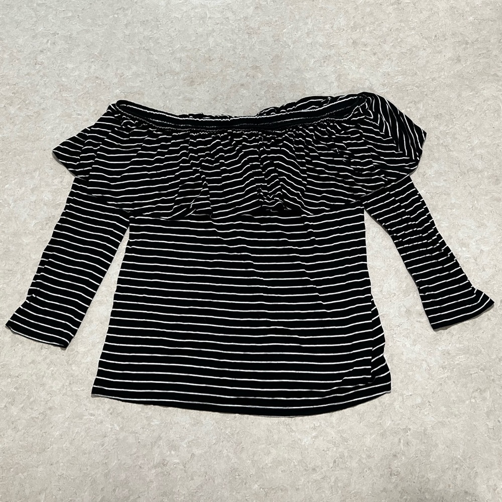 American Eagle Black and white off shoulder top
